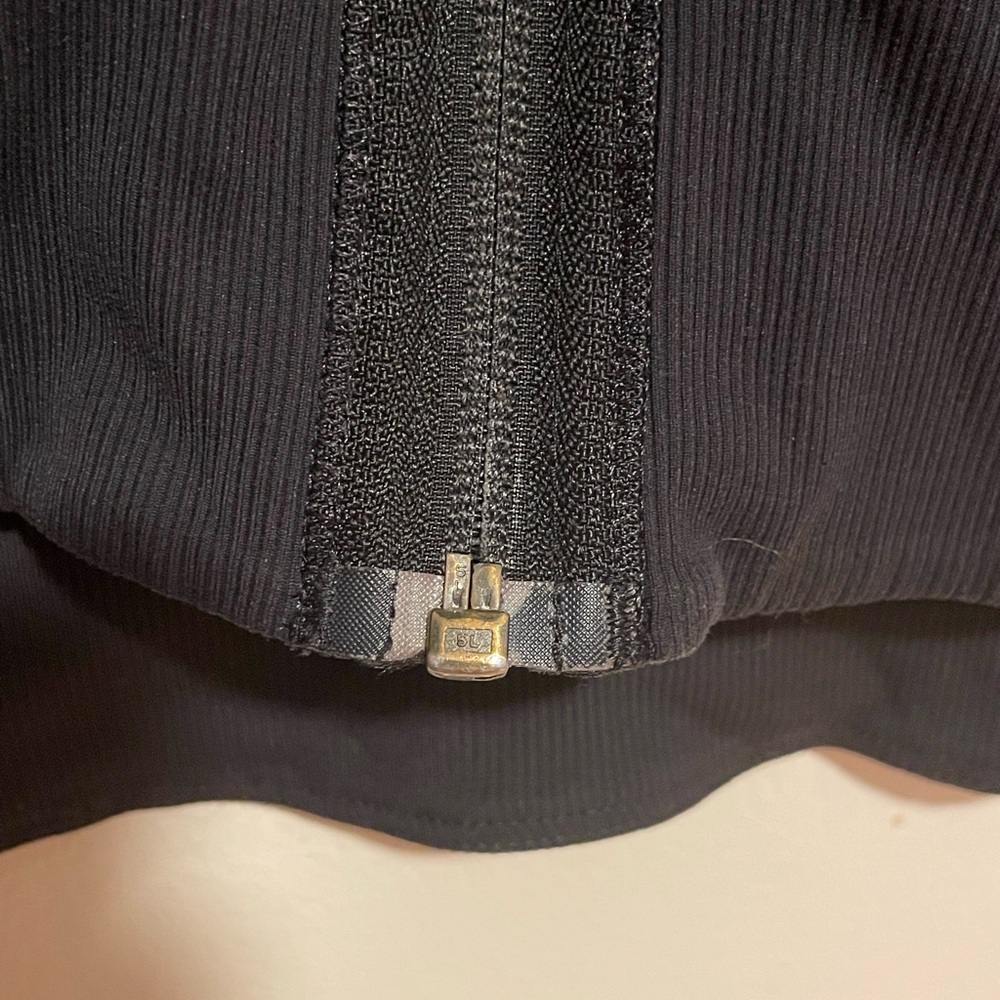 Lululemon Define Jacket - size 8 - Picture 3 of 4
